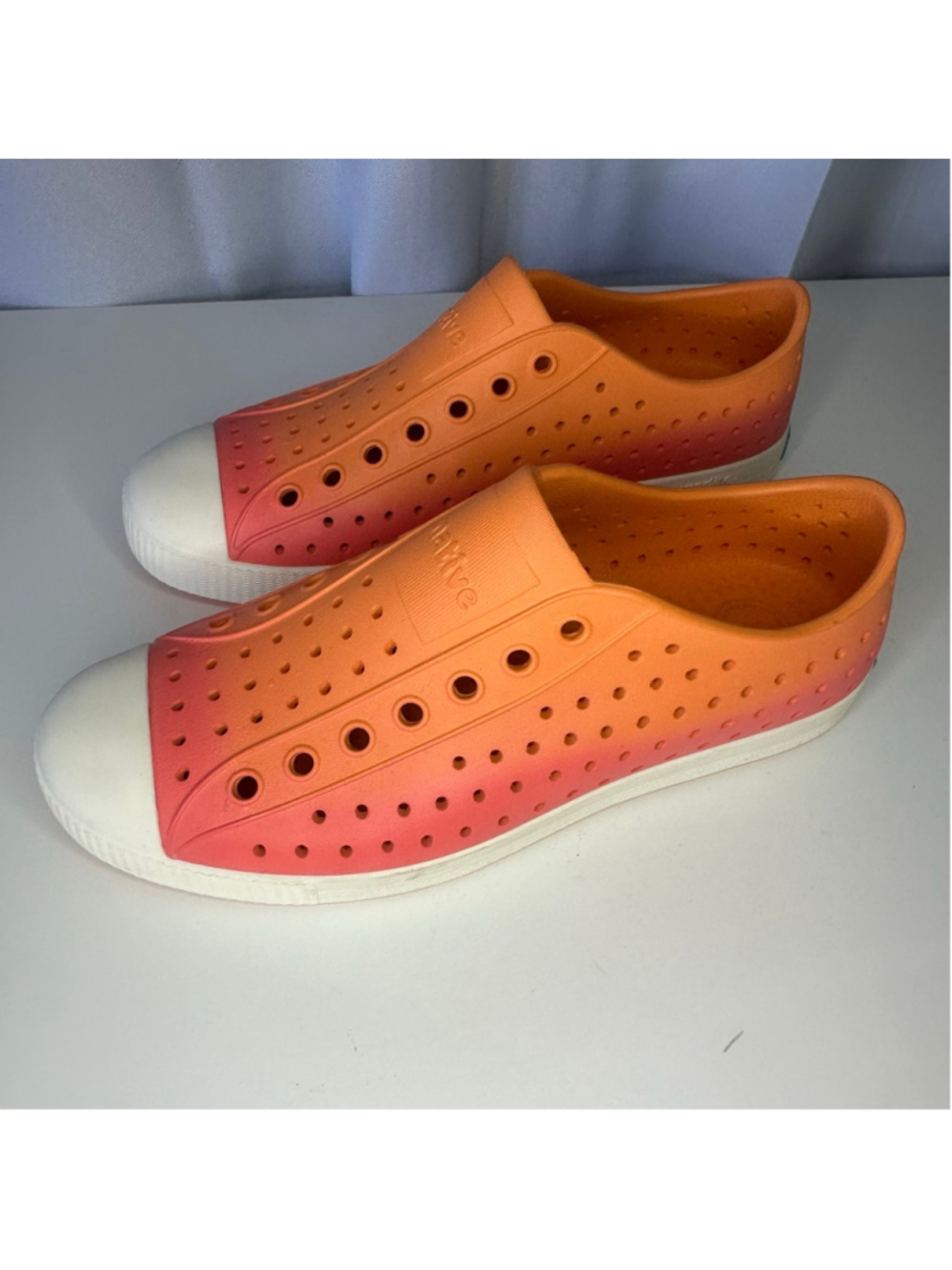 Native Jefferson Ombre Slip-On Shoes – Women’s 10 / Men’s 8 (Orange & Pink)